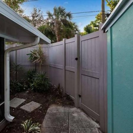 Charming Studio W Pool One Mile To Beach Pets Welcome Лейк-Уорт Экстерьер фото