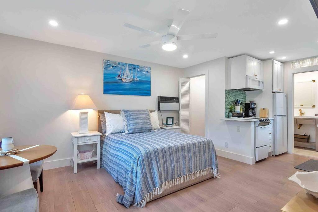 Charming Studio W Pool One Mile To Beach Pets Welcome Лейк-Уорт Экстерьер фото