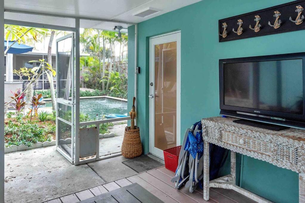 Charming Studio W Pool One Mile To Beach Pets Welcome Лейк-Уорт Экстерьер фото